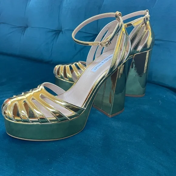 Gold Heels - Picture 2 of 4